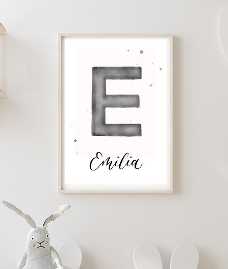 Geburtsposter Buchstabe DIN A4 – ohne Rahmen – zart hinterlegt