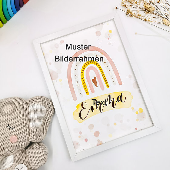 Geburtsposter Buchstabe DIN A4 – mit weißem Rahmen – zart hinterlegt – Bild 2