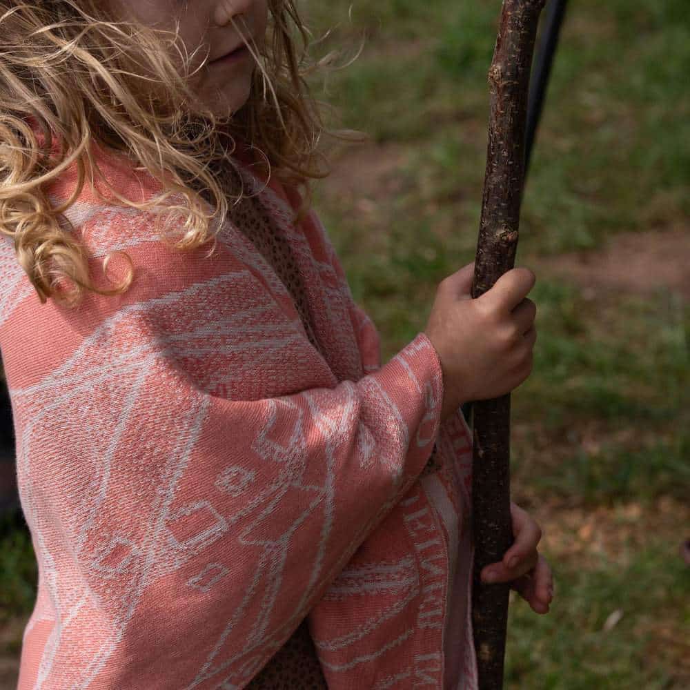 Personalisierte Babydecke *Chamäleon*, Cremeweiss / Korallenrosa – Bild 2