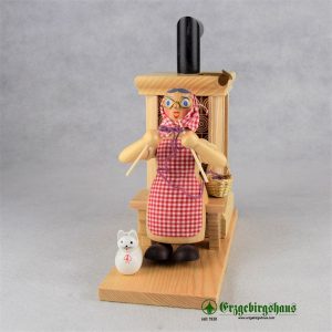 Räucherfrau Oma am Ofen natur