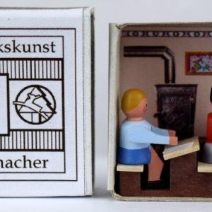 Zündholzschachtel Schule mit Lehrerin