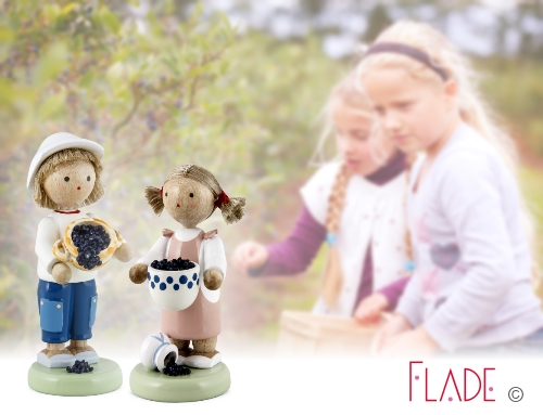 Junge mit Heidelbeeren – Bild 2