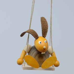 Hase mittel auf Schaukel