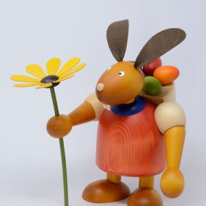 Hase maxi mit Kiepe und Blume