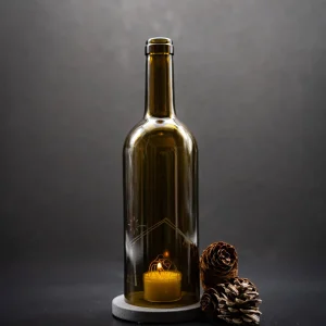 MaBe® Glasfaktur |  Windlicht Krippe – klassisch in oliv  | Höhe: ca 26cm