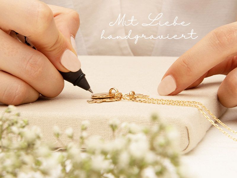 Personalisiertes Armkettchen mit verschlungenen Ringen in 18kt Rosévergoldung – Bild 7