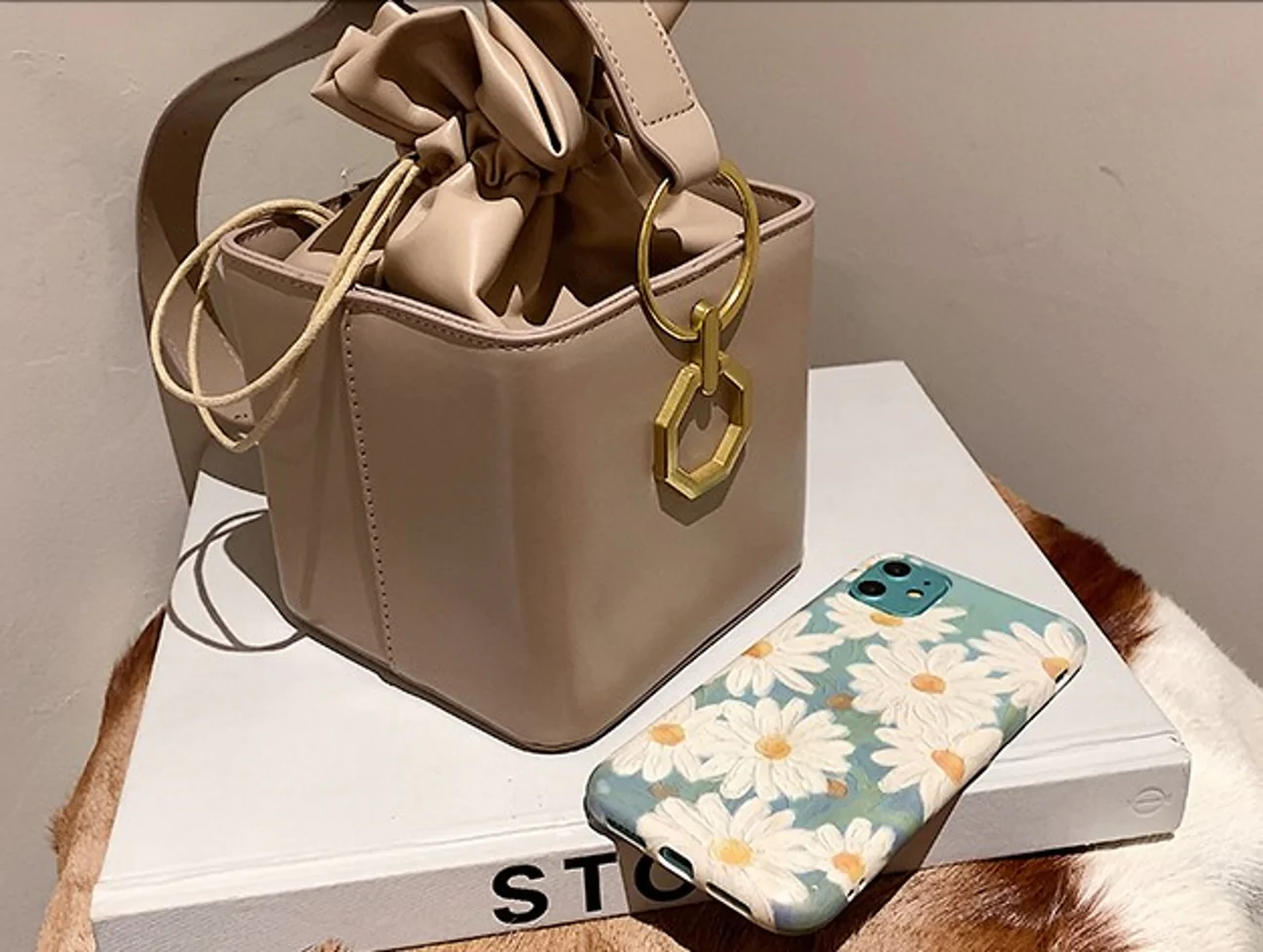 AnBeck ‘The Cube’ Clutch / Handtasche/ Umhängetasche (beige) – Bild 7