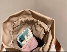 AnBeck ‘The Cube’ Clutch / Handtasche/ Umhängetasche (beige) – Bild 4