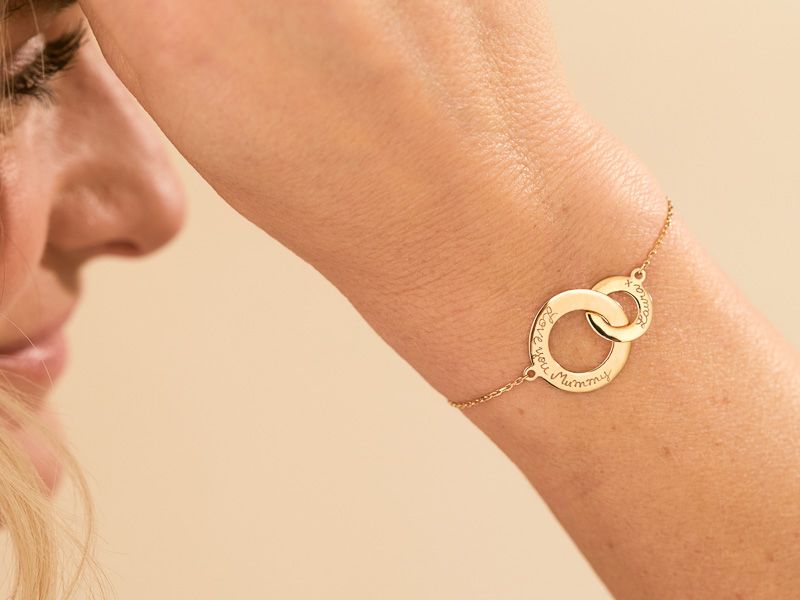 Personalisiertes Armkettchen mit verschlungenen Ringen in 18kt Rosévergoldung – Bild 3