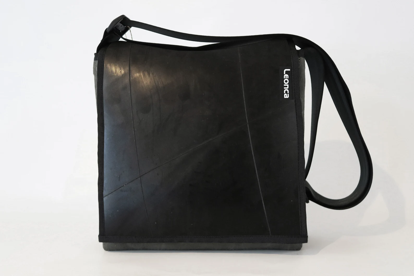 Tasche aus Traktorschlauch/Leinen XS Hochkant