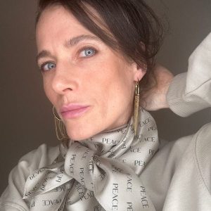 Seidentuch *Peace2024*, Beige mit Schwarz, 90x90cm