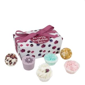 Bomb Cosmetics Luxury Ballotin Geschenkset mit 6 cremigen Bademelts