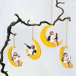 Engel im Mond mit Krone