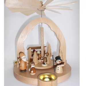 Pyramide Weihnachtsmarkt mit Striezelkinder, natur