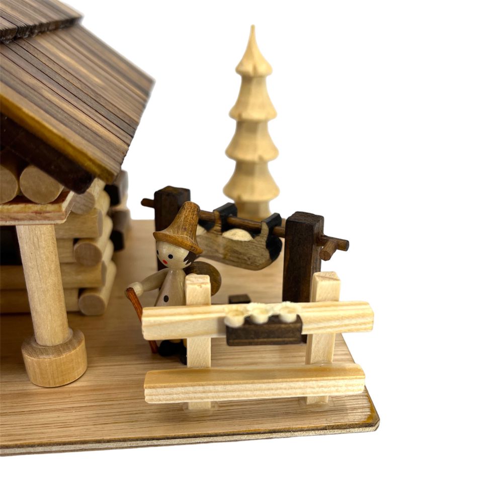 Räucherhaus Zur Wilden Sau mit Wanderer – Bild 7