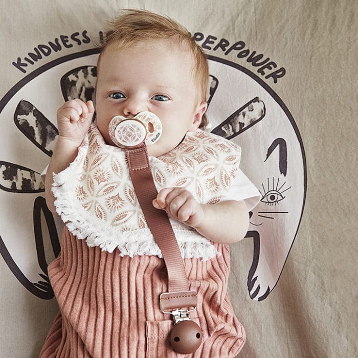 Schnullerband mit Holzdetail, Burned Clay