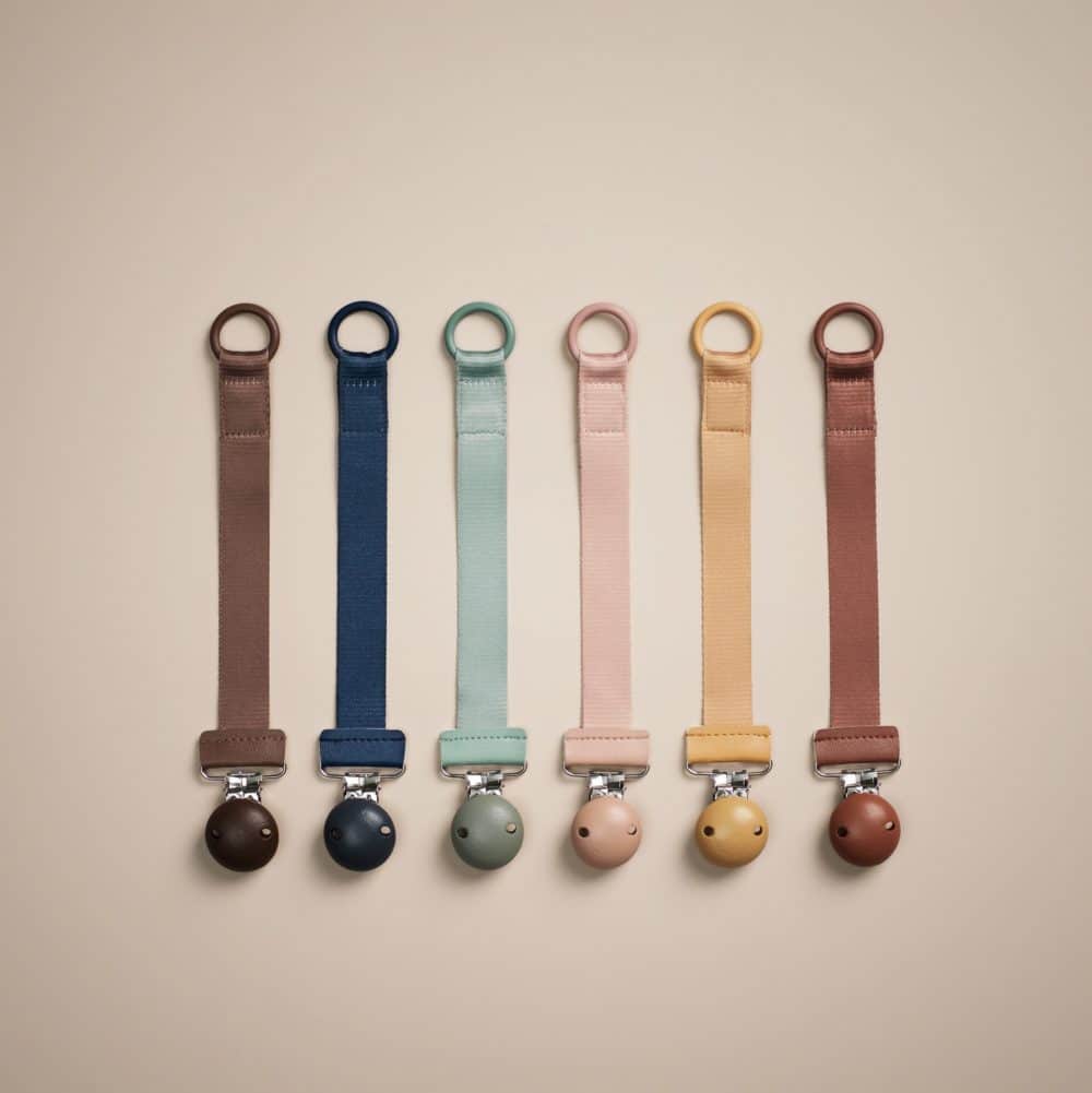 Schnullerband mit Holzdetail, Burned Clay – Bild 4